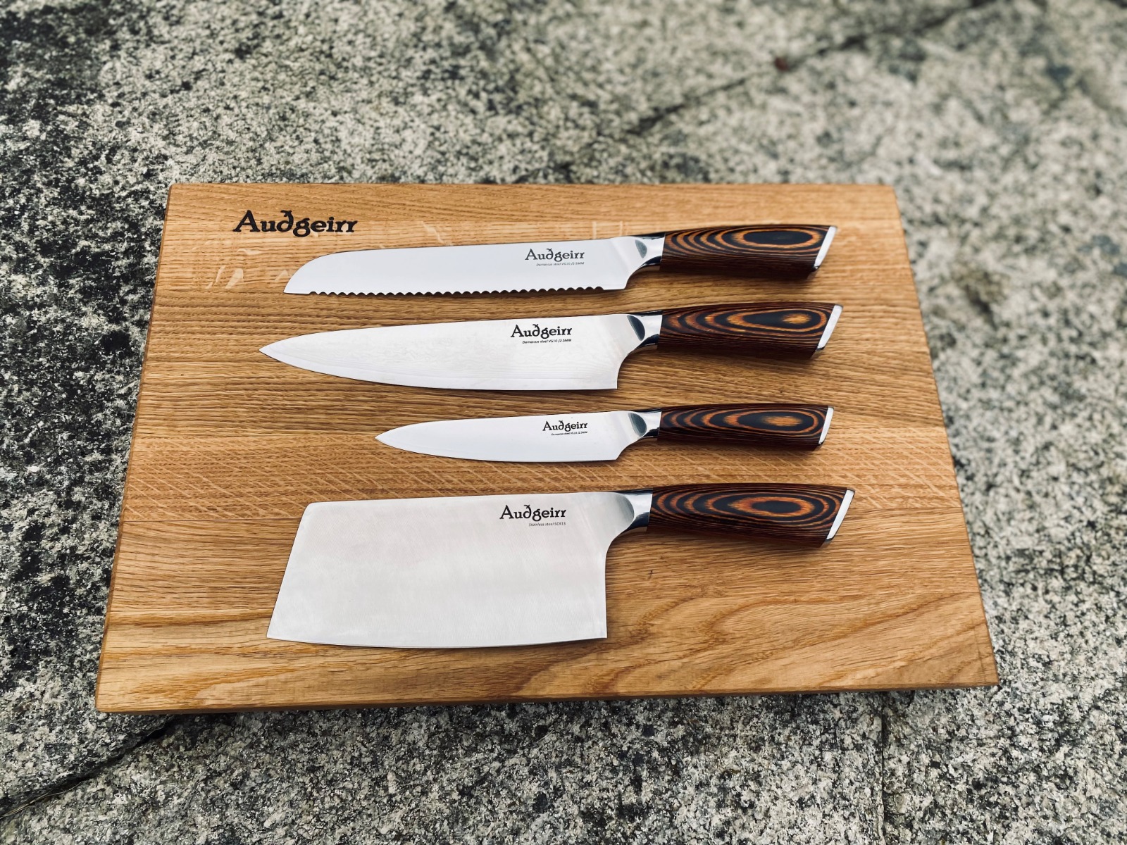 Knivset 4 knivar (Kockkniv, Skalkniv, Brödkniv, Chopperkniv)